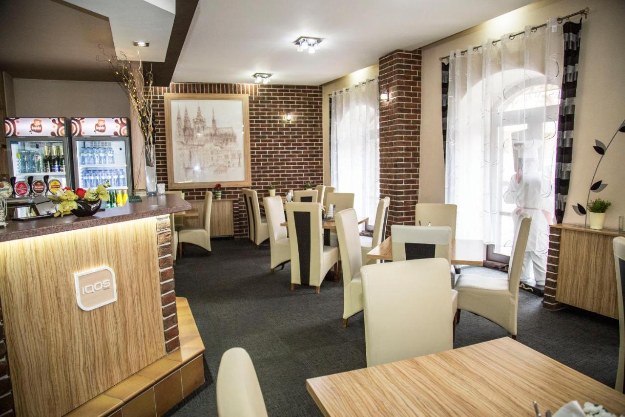 Hotel U Mesta Prahy Náchod Екстериор снимка