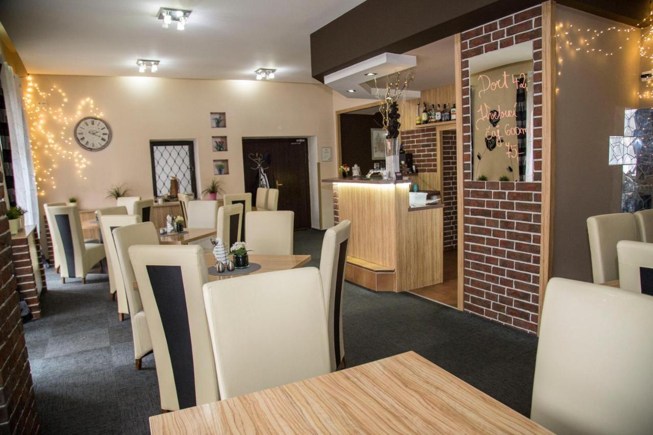Hotel U Mesta Prahy Náchod Екстериор снимка
